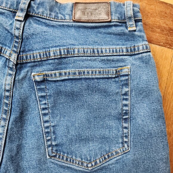 L.L. Bean Medium Wash High Rise Relaxed Fit Jeans Size 10 Petite - Picture 15 of 16